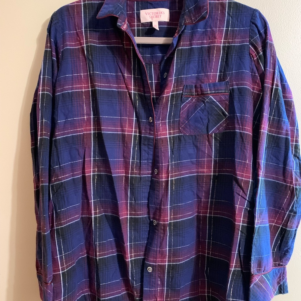 EUC Sz M Victoria’s Secret purple/blue/pink w/silver flannel l/s top.